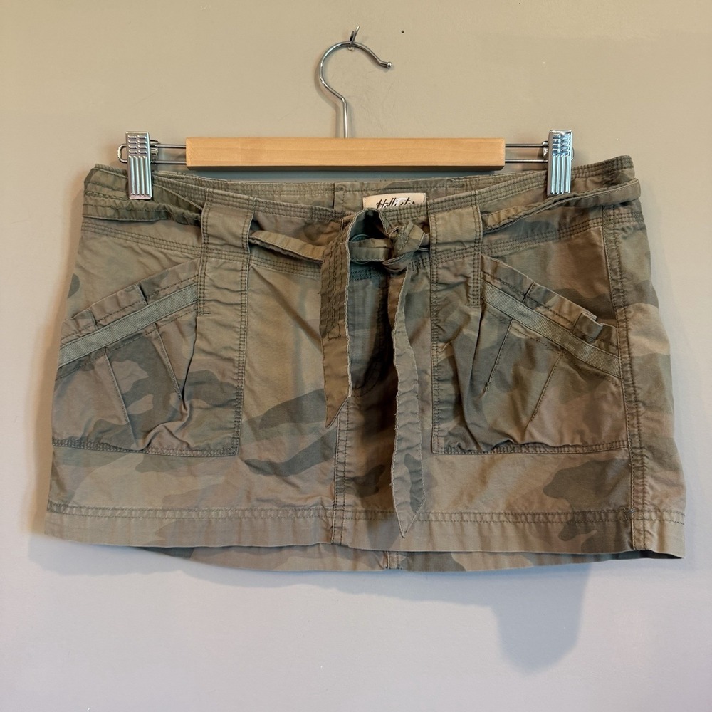 Vintage Hollister Y2K Camo Micro Skirt Size 5 Utility Cargo